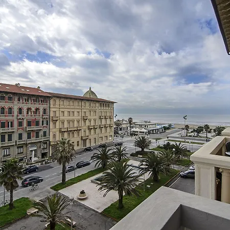 Отель Lukas Vegetarian & Vegan Виареджо